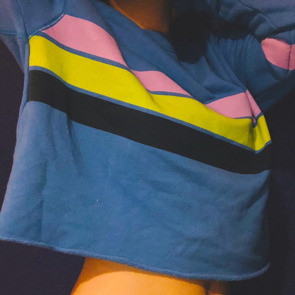 Adult Women’s Small Blue Retro Crew Neck
